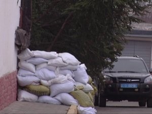 На базе «Беркута» в Крыму — баррикады из мешков с песком