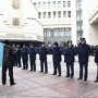 Участников митинга в Симферополе разделили живой цепью милиционеров