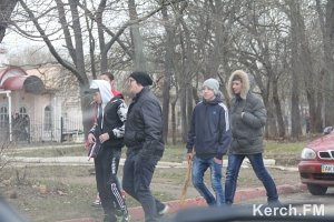 Российские казаки через Керчь едут в Крым