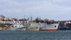 Корабли ВМСУ заблокировали в бухте Севастополя