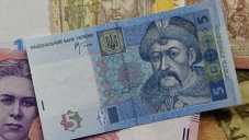 Бюджетникам в Крыму увеличат зарплаты за счёт российских денег