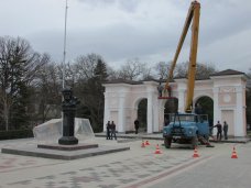 Реконструкция площади перед парком Шевченко в Столице Крыма подходит к концу
