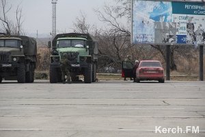 Два российских УРАЛа остались на переправе в Керчи