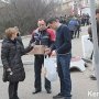 Керчане привезли украинским морпехам продукты питания