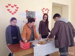 Студенты продавали блины, чтобы помочь многодетным семьям Керчи
