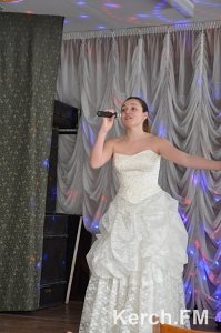 В Керченском РЭС женщин поздравили с праздником