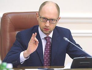Яценюк уверил, что Кабинет Министров не будет спешить вводить визовый режим с РФ