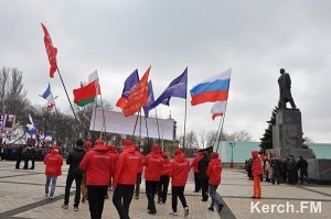 В Керчи проходит победный автопробег