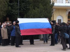 Над Нахимовским училищем в Севастополе подняли российский флаг