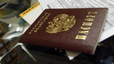 Срок выдачи российских паспортов в Крыму продлят