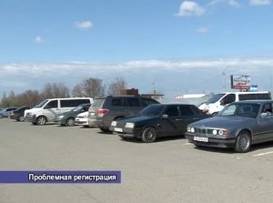 Снять машину с регистрации или же наоборот, поставить на учет — в Крыму сейчас задача не из простых
