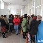 В Керчи на почте огромная очередь за пенсиями и соцвыплатами