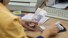 Зарплаты и пенсии в Крыму поднимут до российского уровня к июлю