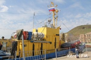 Керченский морской отряд сменил флаги на судне и катере