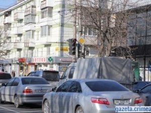 Украинские ПДД симпатизируют пешеходам, российские — водителям