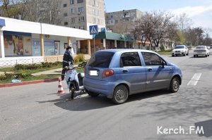 В Керчи авто столкнулось с мопедом, есть пострадавшие