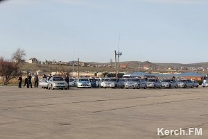 В Керчь приехали 35 экипажей полиции России
