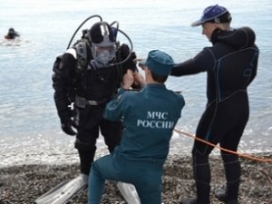 Водолазы с морского дна разговаривают, а на суше их видят