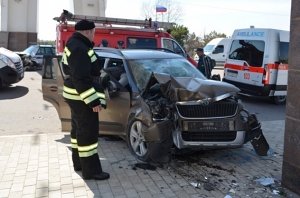 На въезде в Севастополь столкнулись два автомобиля