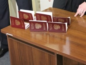 Крымские татары начали получать паспорта России