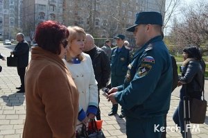 В Керчи школьников учили как вести себя при террористах и на пожарах