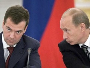 Путин поручил Медведеву заняться дорогами и аэропортами Крыма