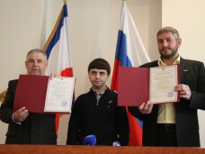 В Столице Крыма первые общественные организации получили российскую регистрацию