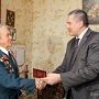 Премьер Крыма в Столице Крыма вручил российские паспорта ветеранам