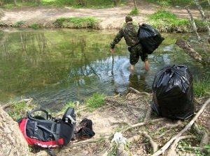 Добровольцы убрали мусор на пляже и в каньоне, но решили повторить