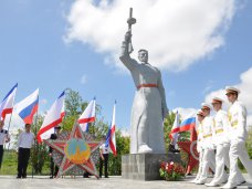 Под Симферополем после реконструкции открыли памятник воинам-односельчанам