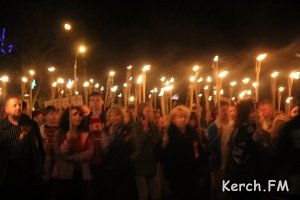 В Керчи прошло факельное шествие