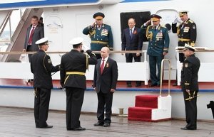 Владимир Путин принял парад Черноморского флота в Севастополе