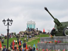 В Керчи прошёл военный парад