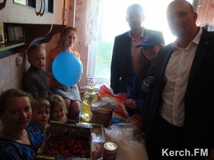 «Единая Россия» поздравила керченскую многодетную семью