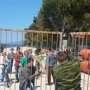 Вдоль Южного берега Крыма начали сносить нарушающие закон заборы на пляжах