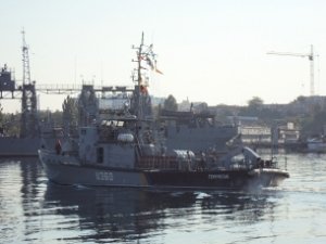 Тральщик и два буксира украинских ВМС вывели из Крыма