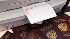 Российские паспорта получила половина жителей Крыма
