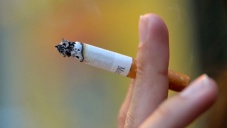 С начала лета курение будет запрещено в поездах, магазинах и ресторанах