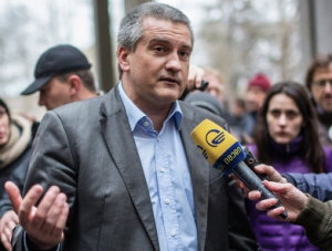 Аксенов призвал журналистов информировать Совмин о фактах коррупции
