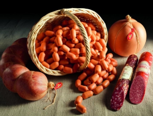 Производителей колбасы призвали наполнить рынок Крыма, а потом заниматься экспортом