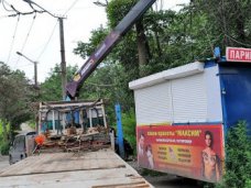 В Севастополе демонтировали незаконно размещенные торговые объекты