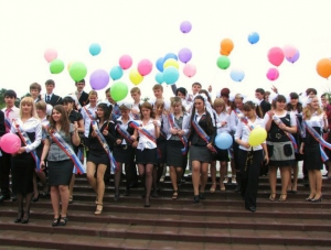 Аксенов поздравил выпускников