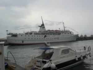 «Адриана» прорвала блокаду пассажирских портов