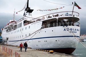 Круизный лайнер Adriana зашел в Ялтинский порт