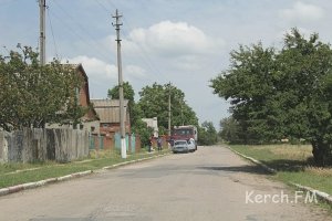 В Керчи разбили окна грузовика и подожгли