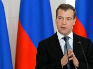 Медведев открыл аэропорт Крыма для международных полетов