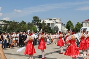 Тула вручила Керчи технику, мэры городов покатались на тракторах