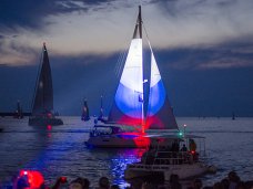 В Севастополе прошло световое шоу-дефиле крейсерских яхт