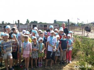 Керченские правоохранители свозили на экскурсию детей из лагеря «Бригантина»