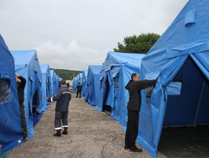 Под Симферополем развернули палаточный лагерь для беженцев